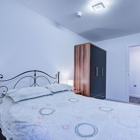 Luxury 2 Bed Flat In A New Block In East Acton Londres Exterior foto