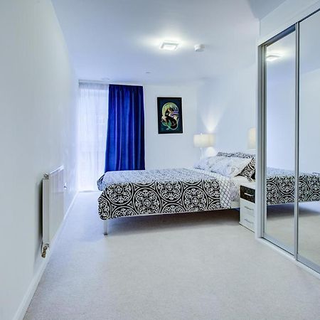 Luxury 2 Bed Flat In A New Block In East Acton Londres Exterior foto