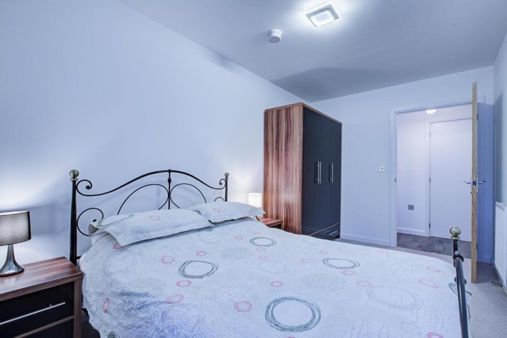Luxury 2 Bed Flat In A New Block In East Acton Londres Exterior foto
