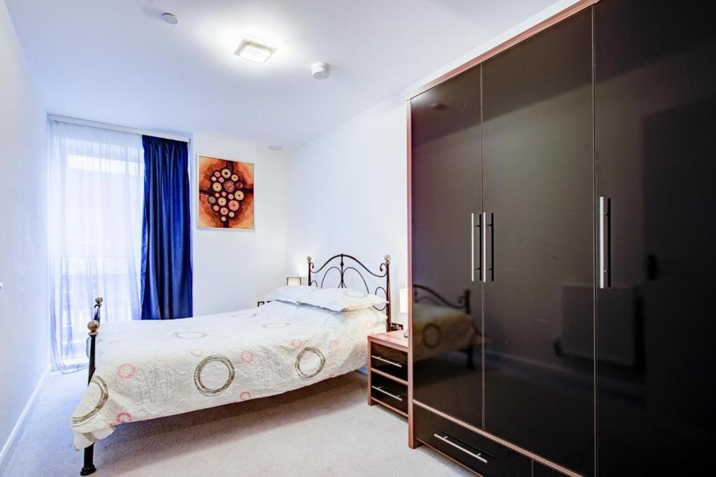 Luxury 2 Bed Flat In A New Block In East Acton Londres Exterior foto