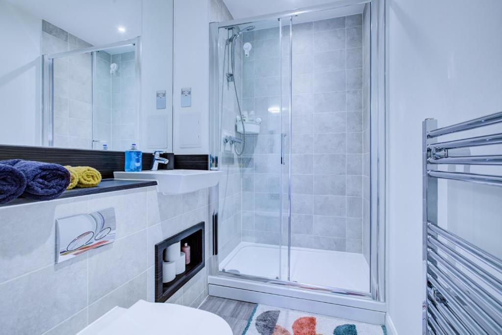 Luxury 2 Bed Flat In A New Block In East Acton Londres Exterior foto
