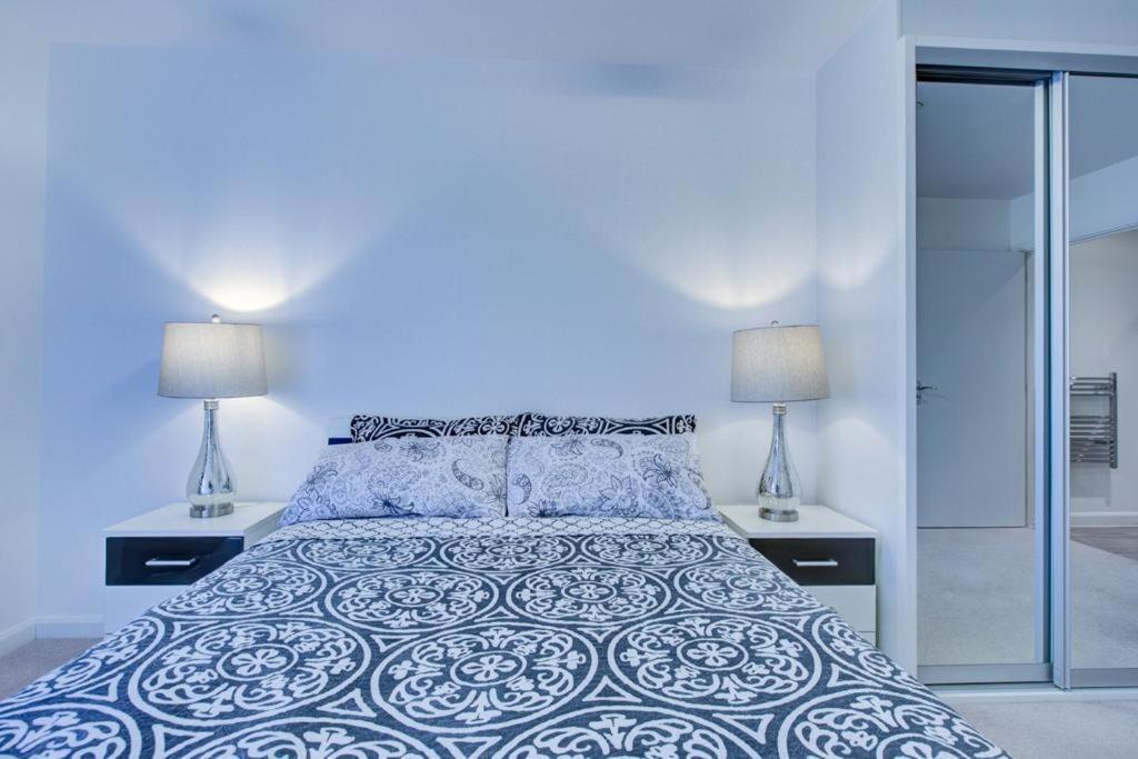 Luxury 2 Bed Flat In A New Block In East Acton Londres Exterior foto