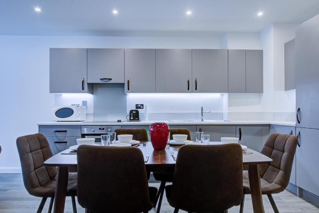 Luxury 2 Bed Flat In A New Block In East Acton Londres Exterior foto